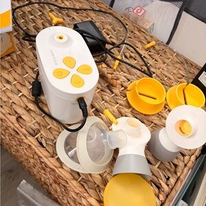 Medela Pump in Style & Accessories + EXTRAS